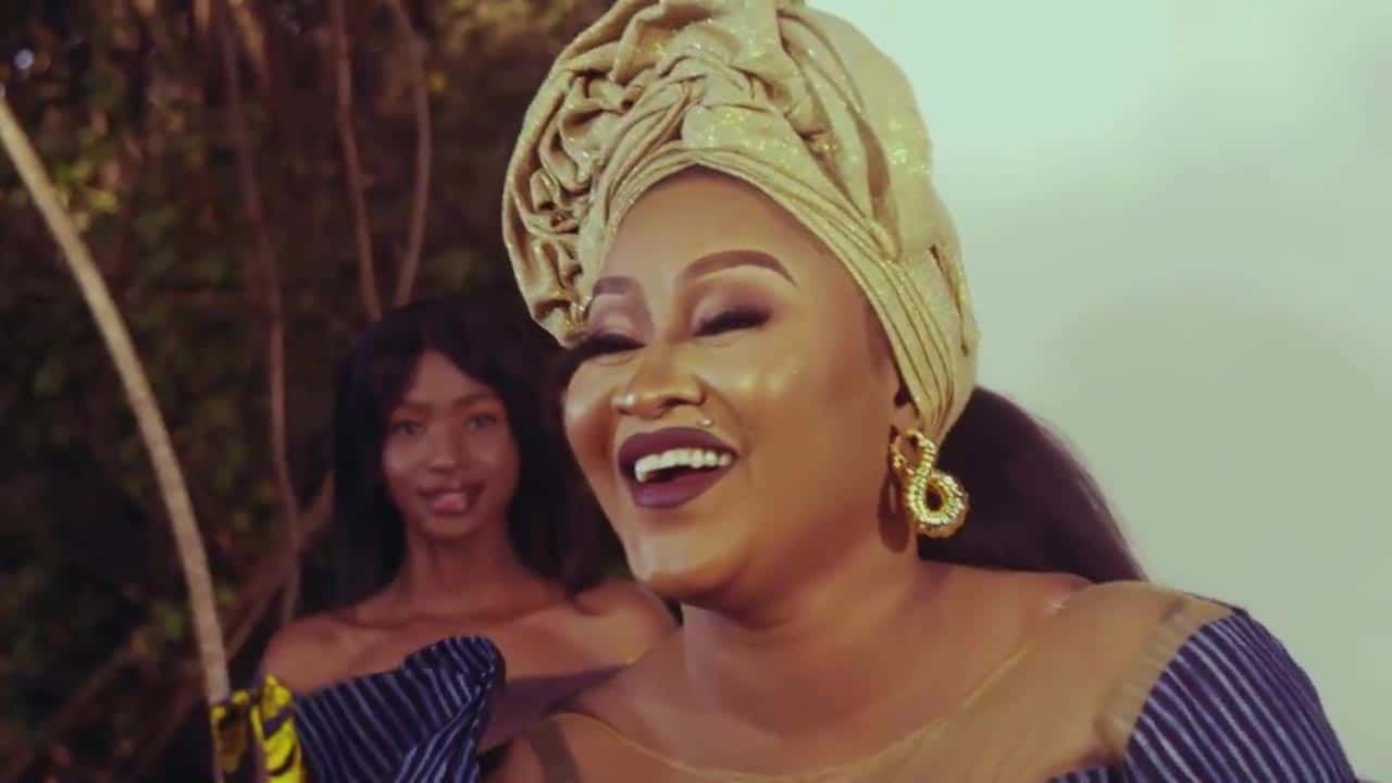 Safi Diabaté - Doussou Touré (Clip) Safi Diabaté - Doussou Touré (Clip Officiel 2024)